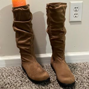 Suede brown boots